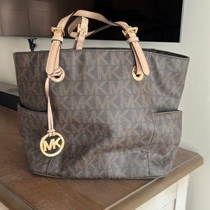 MICHEAL KORS Signature Tote Bag / Purse gently used